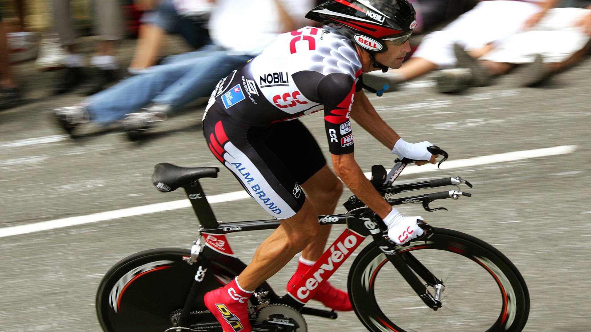 举重项目冬训强化动作稳定性和力量提升，举重队训练视频